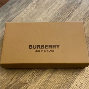 Burberry wallet box